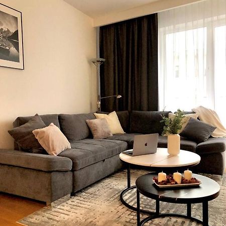 Apartaments Airport Okecie Premium Warsawa Bagian luar foto